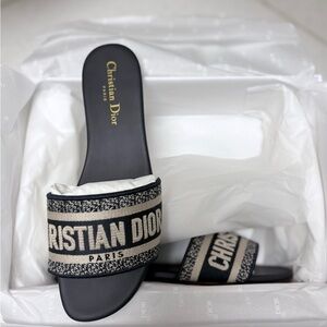 Dway Slide
Deep Blue Embroidered Cotton